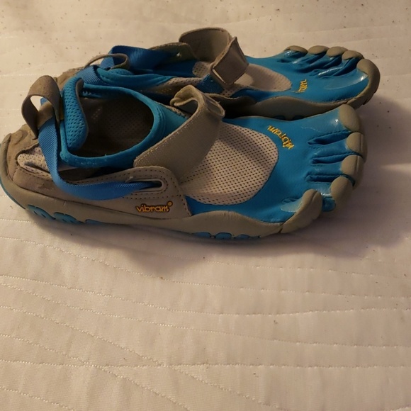 Toes Shoes - Picture 2 of 4